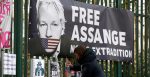 
Protesters demand that Julian Assange be set free. Source: Henry Nicholls / https://t.ly/Ju8O4