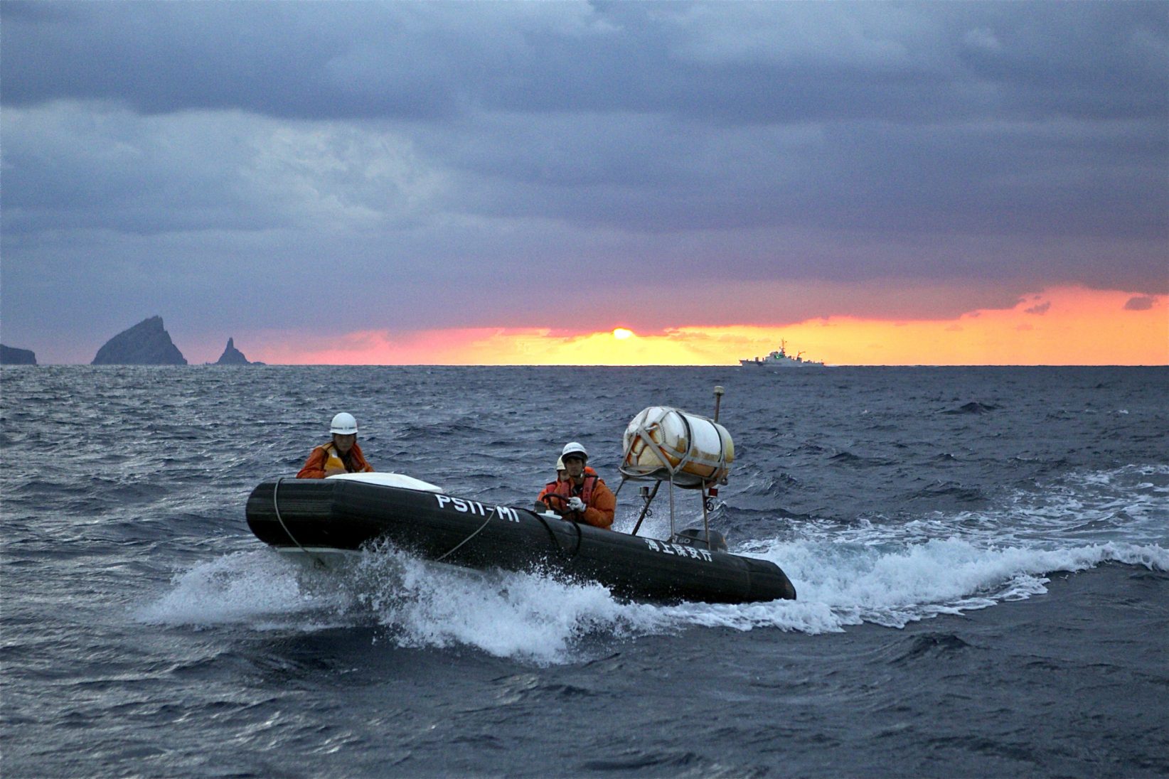 Patrols at the Senkaku/Diaoyutai islands. Source: Al Jazeera. / https://tinyurl.com/8re4yycd 