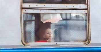 Ukrainian children are fleeing Russian aggression. Przemyśl, Poland 2022. Source: Mirek Pruchnicki / https://t.ly/bPve8