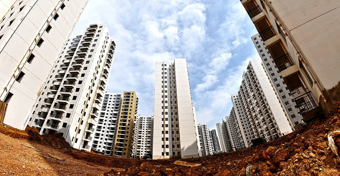 Abandoned residential complexes in the Chenggong district, Kunming, Yunnan. Photo: Matteo Damiani / https://t.ly/EdH2i Abandoned residential complexes in the Chenggong district, Kunming, Yunnan. Photo: Matteo Damiani / https://t.ly/EdH2i