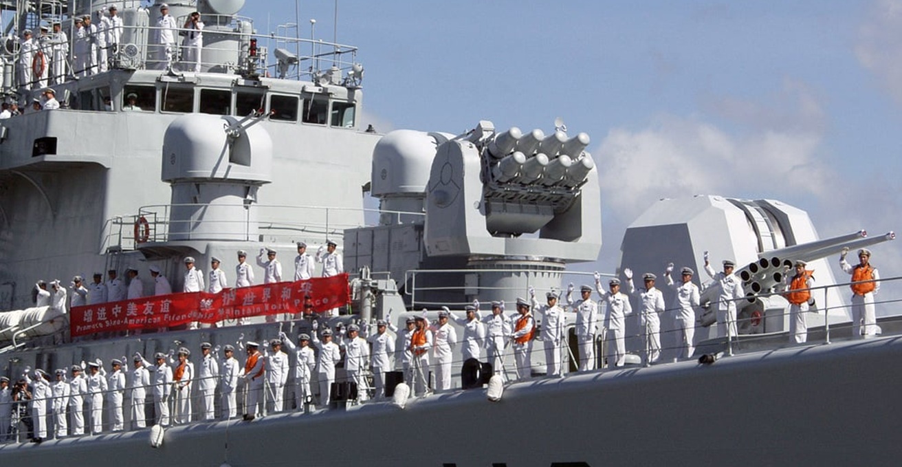 Chinese Peoples Liberation Army Navy Sailors from the Luhu Class (Type 052) Guided Missile Destroyer QINGDAO. Source: Gary Stockbridge / https://t.ly/xTKXU Chinese Peoples Liberation Army Navy Sailors from the Luhu Class (Type 052) Guided Missile Destroyer QINGDAO. Source: Gary Stockbridge / https://t.ly/xTKXU