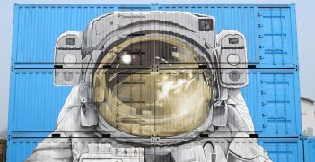 Astronaut graffit on semi-traliors. Source: pixelbay / https://t.ly/I_37Y